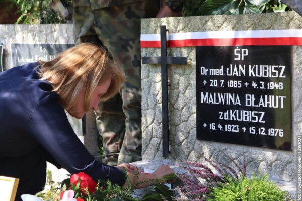 Instytut Pamięci Narodowej upamiętnił Jana Władysława Kubisza. „Życie mojego dziadka zawsze kojarzyło mi się ze służbą”