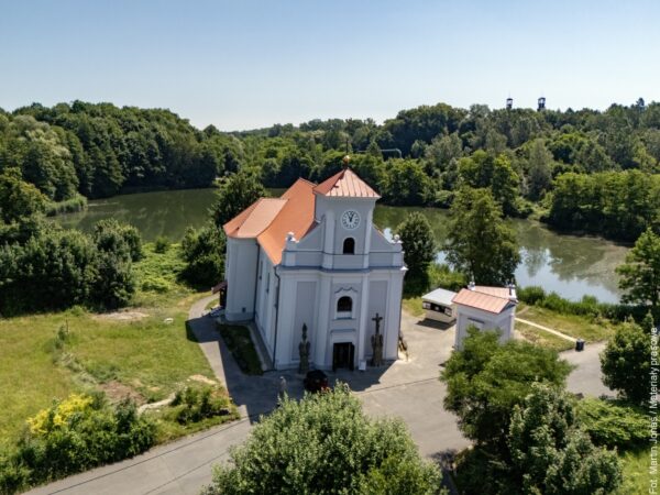 Krzywy Kościół w Karwinie po renowacji. Odzyskał dawny wygląd