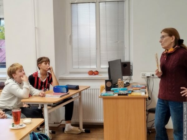 Katarzyna Ryrych zapowiada książkę z Zaolziem w tle. Pisarka spotkała się z uczniami w Trzyńcu